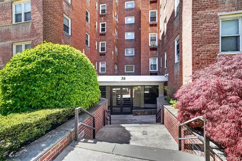 30 E Hartsdale Ave #2A, Greenburgh, NY 10530