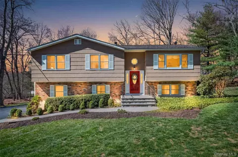 73 Colonel Enoch Dr, Carmel, NY 10512