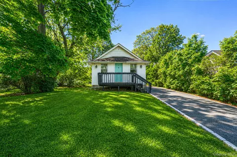 218 Pawnee St, Ronkonkoma, NY 11779