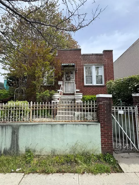 819 E 221st St, New York, NY 10467