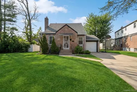 20 Virginia Ave, Elmont, NY 11003