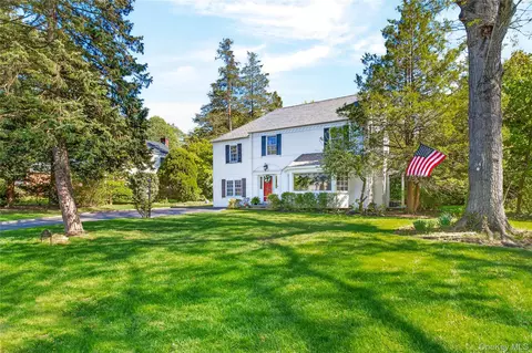 34 Longridge Rd, North Hempstead, NY 11030