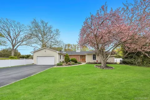 408 Lenox Rd #B, Huntington Station, NY 11746