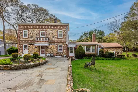 184 Roosevelt Blvd, Hauppauge, NY 11788