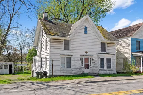43 E Main St, Washingtonville, NY 10992