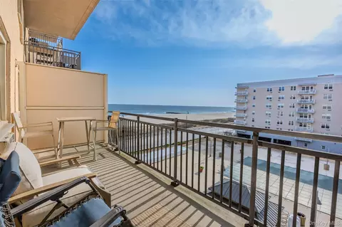 25 Neptune Blvd #4H, Long Beach, NY 11561