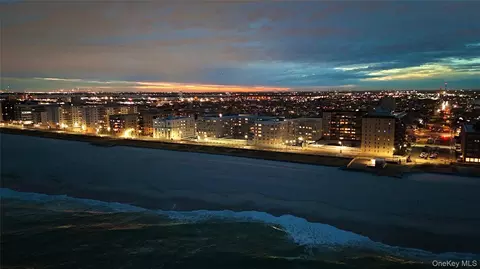 25 Neptune Blvd #4H, Long Beach, NY 11561