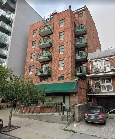 8371 116th St #5A, Kew Gardens, NY 11415
