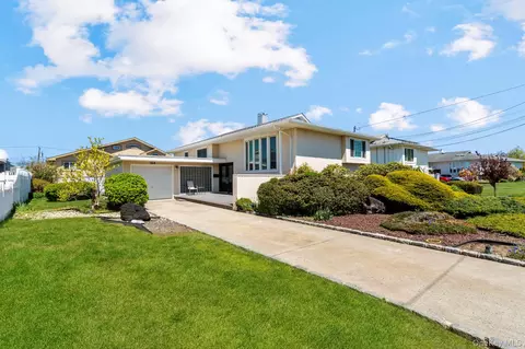 148 Harris Dr, Oceanside, NY 11572
