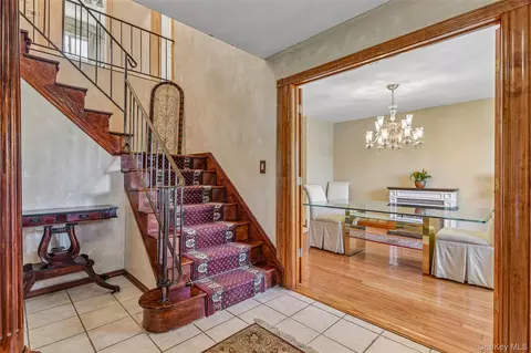 Entry Way - 2 Deer Path, Brookhaven, NY 11772 photo 2 of 3