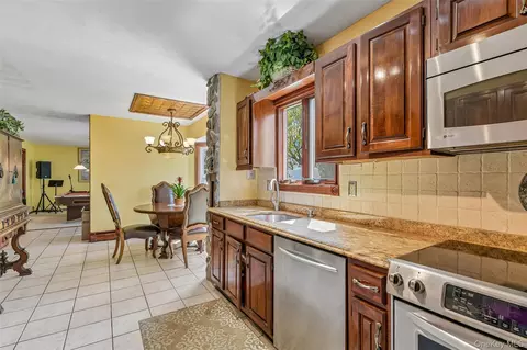 Kitchen - 2 Deer Path, Brookhaven, NY 11772 photo 2 of 3