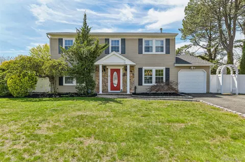 2 Deer Path, Brookhaven, NY 11772