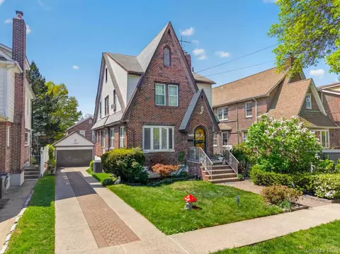 2946 169th St, Flushing, NY 11358
