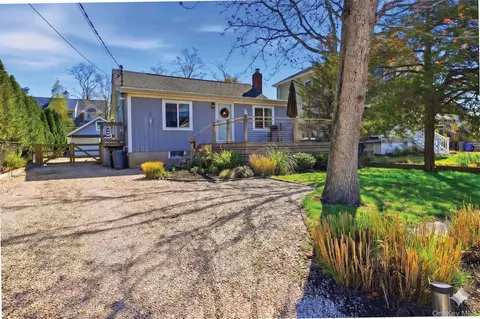 46 Beach Rd, Laurel, NY 11948