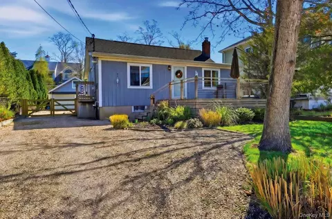 46 Beach Rd, Laurel, NY 11948