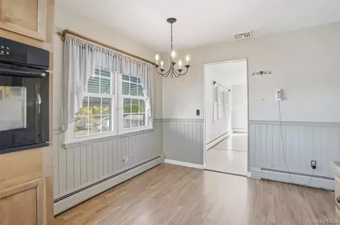 Entry Way - 2 Crescent Dr, Beacon, NY 12508 photo 2 of 3