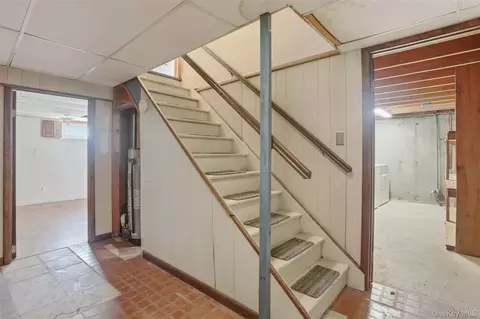 Entry Way - 2 Crescent Dr, Beacon, NY 12508 photo 3 of 3
