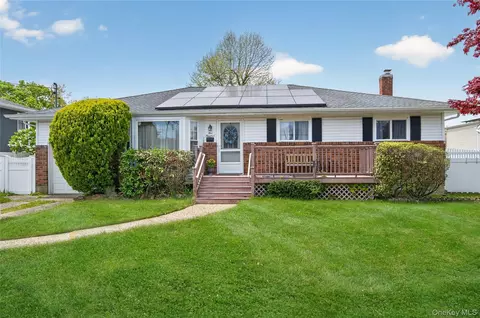 500 Fenimore Ave, North Babylon, NY 11703