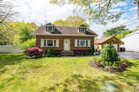 78 Cedar Oaks Ave, Farmingville, NY 11738