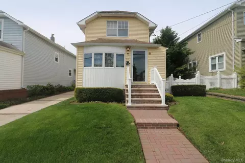 70 Mckee St, North Hempstead, NY 11001