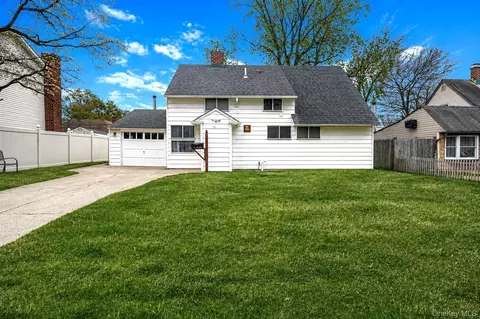 82 Elm Dr N, Levittown, NY 11756