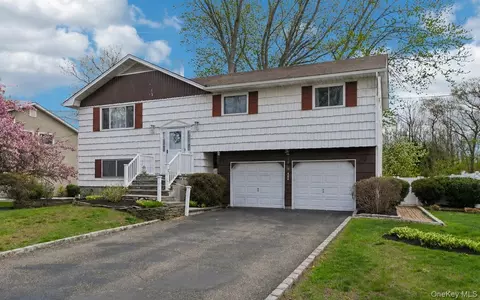 6 Lordly Ct, Kings Park, NY 11754