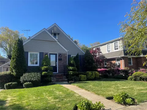 145 Wilton St, North Hempstead, NY 11040
