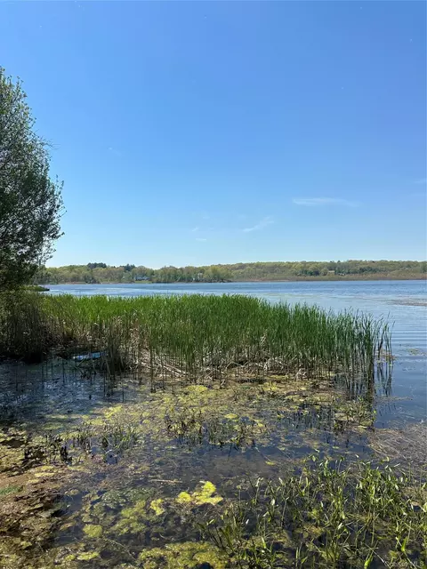 102 Lake Kitchawan Dr, Lewisboro, NY 10590