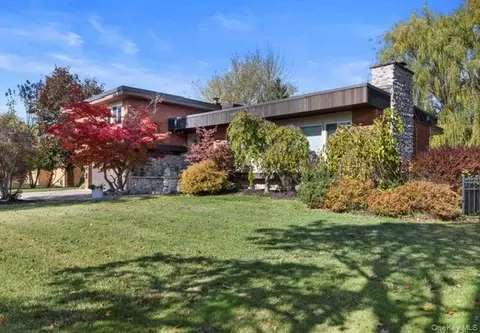 71 Brookedge Dr, Buffalo, NY 14221