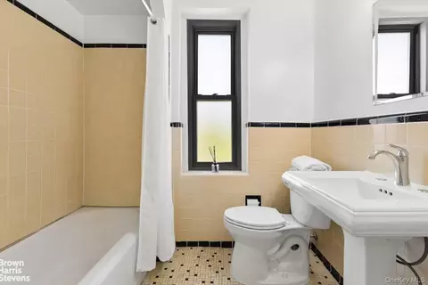 Bath - 4445 Post Rd #7D, New York, NY 10471 photo 1 of 2