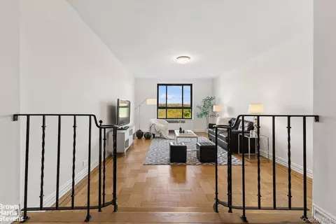 Living - 4445 Post Rd #7D, New York, NY 10471 photo 2 of 6