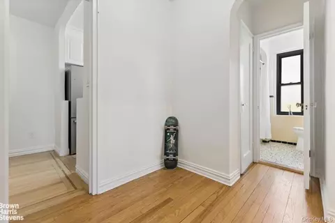 Entry Way - 4445 Post Rd #7D, New York, NY 10471 photo 2 of 4
