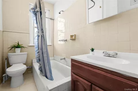 Bath - 1898 Longfellow Ave #E4, New York, NY 10460 photo 1 of 1