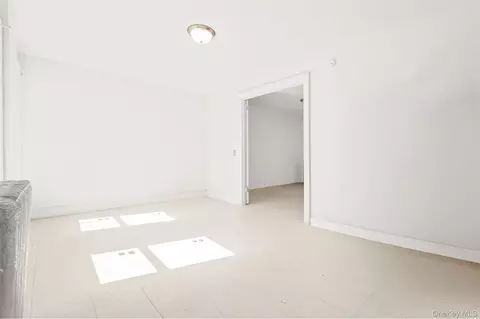 Living - 1898 Longfellow Ave #E4, New York, NY 10460 photo 1 of 3