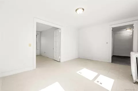 Living - 1898 Longfellow Ave #E4, New York, NY 10460 photo 2 of 3