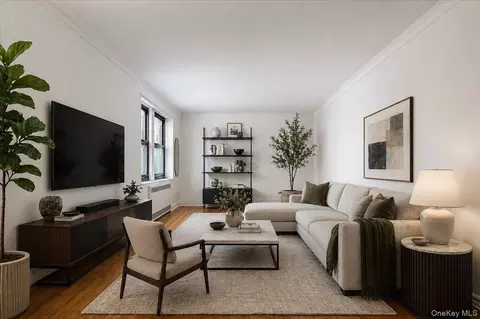 92-11 35th Ave #2A, New York, NY 11372