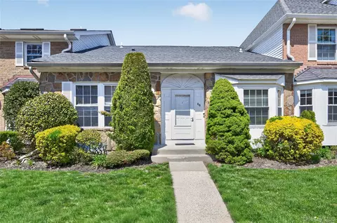 215 Summit Way, Syosset, NY 11791