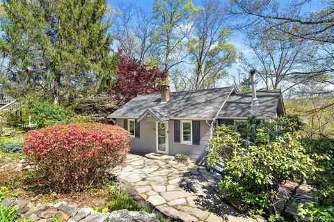 84 Blueberry Hl, Greenwood Lake, NY 10925
