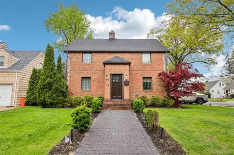 57 Berkley Rd, North Hempstead, NY 11501