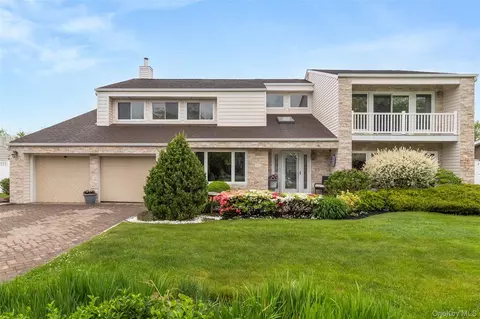 152 Pace Dr S, West Islip, NY 11795
