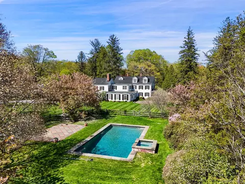 345 Mclain St, Bedford Hills, NY 10507