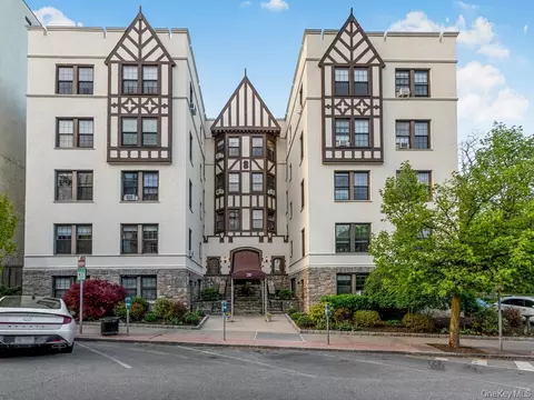 26 Pondfield Rd W #F, Yonkers, NY 10708