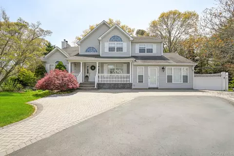 6 Ivy Ct, Centereach, NY 11720