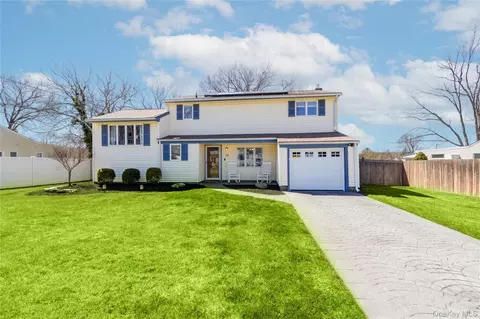 38 Fiesta Dr, Centereach, NY 11720