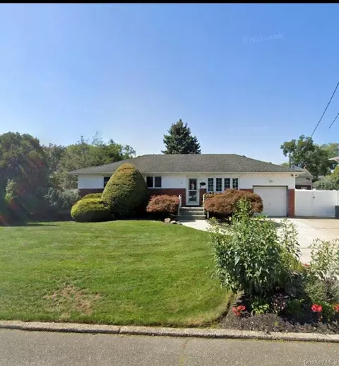 16 W 16th St, Deer Park, NY 11729