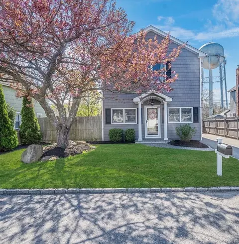 36 Nottingham Ave, Patchogue, NY 11772