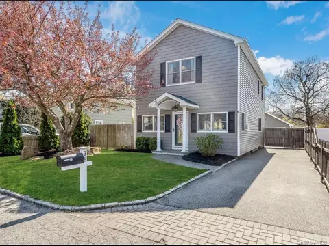 Exterior - 36 Nottingham Ave, Patchogue, NY 11772 photo 2 of 5