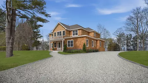 12 Red Creek Rd, Hampton Bays, NY 11946