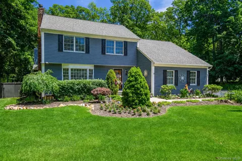 283 Pipe Stave Hollow Rd, Miller Place, NY 11764