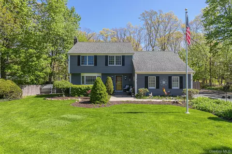 283 Pipe Stave Hollow Rd, Miller Place, NY 11764